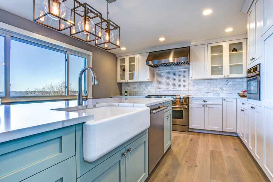 white primed shaker cabinet door