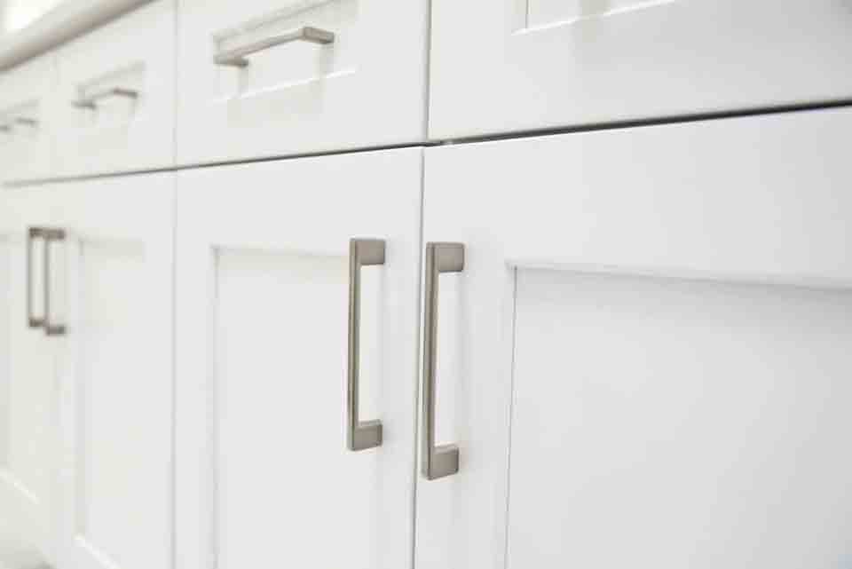 white shaker cabinets